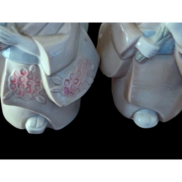 2 Vintage Porcelain Geisha Figurines Ball Flowers 6.5" Tall Blue Bows Taiwan - Picture 4 of 10